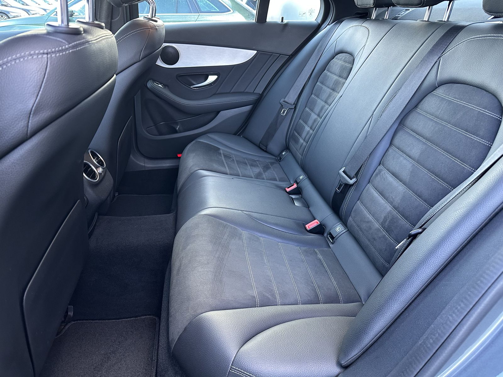 Fahrzeugabbildung Mercedes-Benz C 300d AMG-Line NAV+LED+KAMERA+MEMORY+18ZOLL+1HD