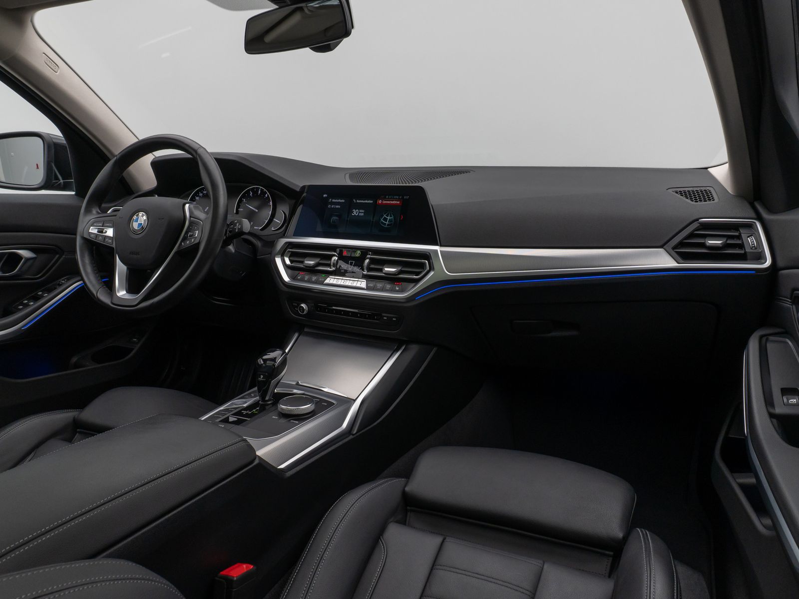 Fahrzeugabbildung BMW 330i Panorama Komfort Leder Sportsitz Stop&Go