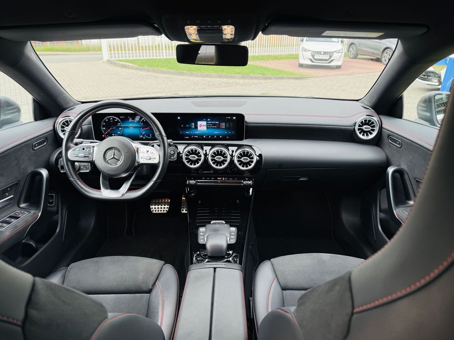 Fahrzeugabbildung Mercedes-Benz CLA 200 Shooting Brake AMG, Comand, LED, Easy Pa