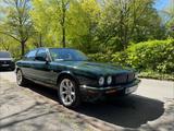 Jaguar XJR - gebrauchte Jaguar XJR aus dem Jahr 2000