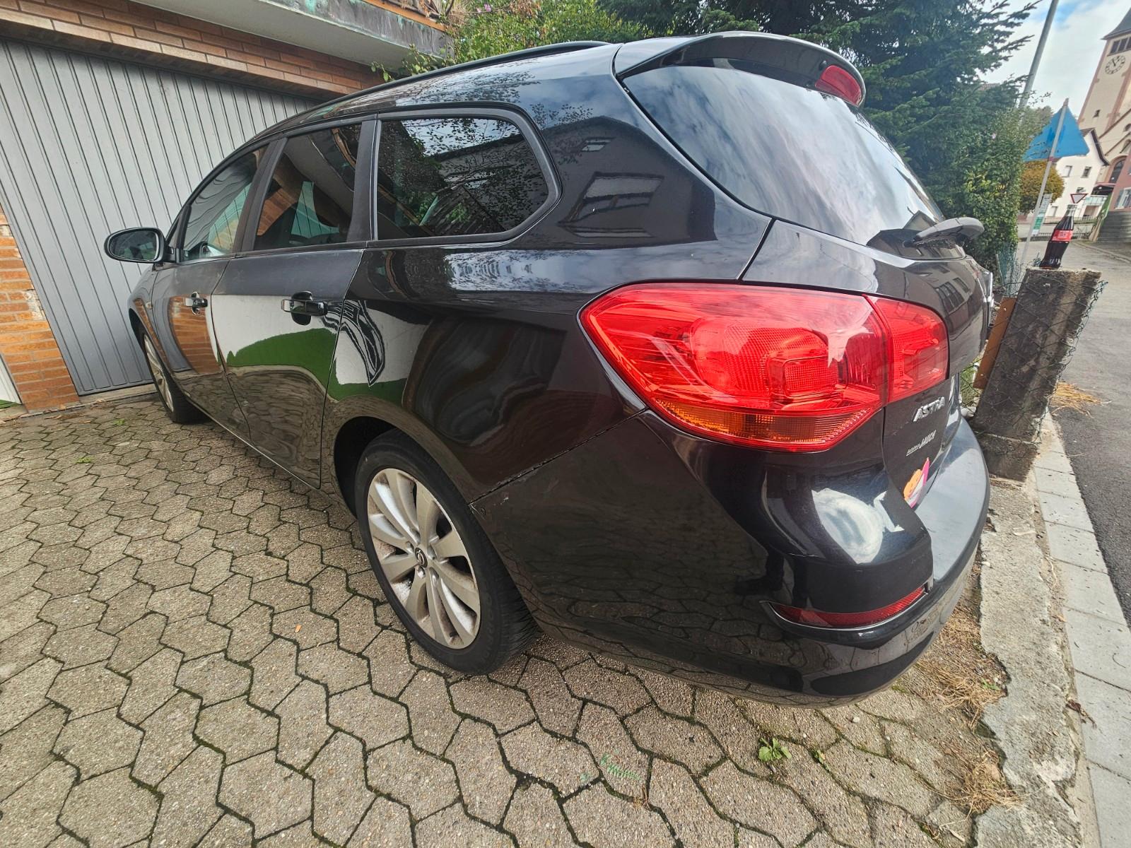 Opel Astra 2012 — photo 7