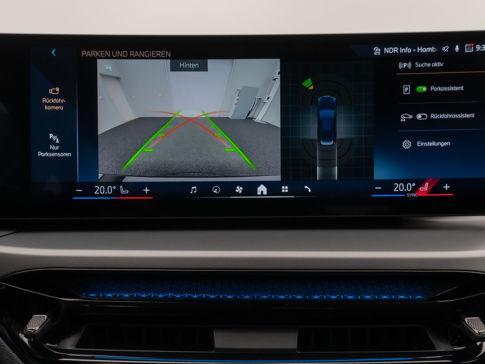 Fahrzeugabbildung BMW 318i Kamera DAB CockPit+ Alarm Geschwindigkeitsr