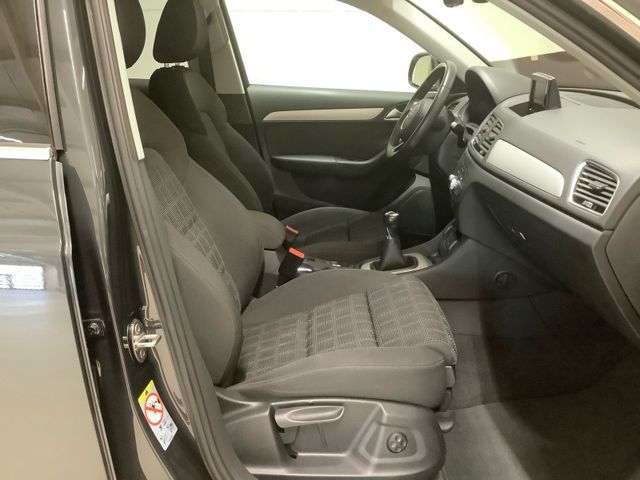 Q3 sport 1.4 TFSI cod 6-Gang,AHZV,Navi