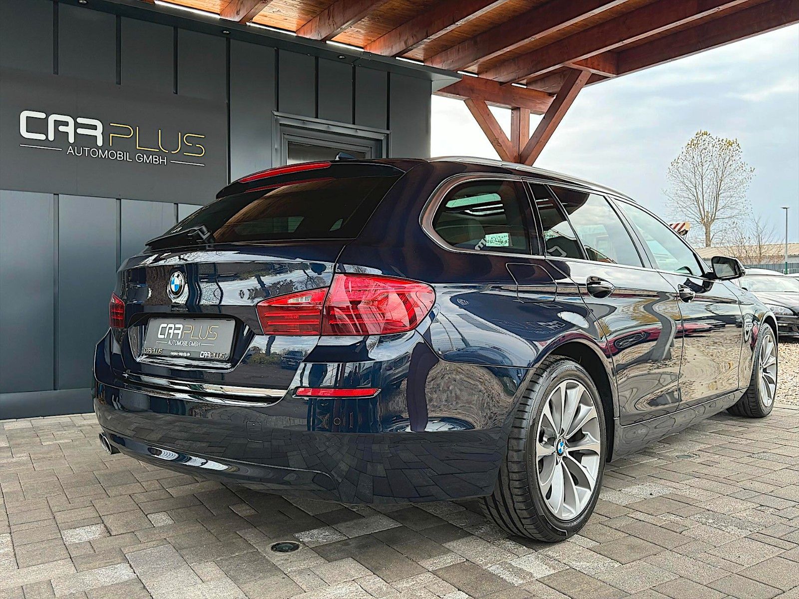 Fahrzeugabbildung BMW 520d Touring Luxury *Pano*Head Up*DAB*H&K*LED*