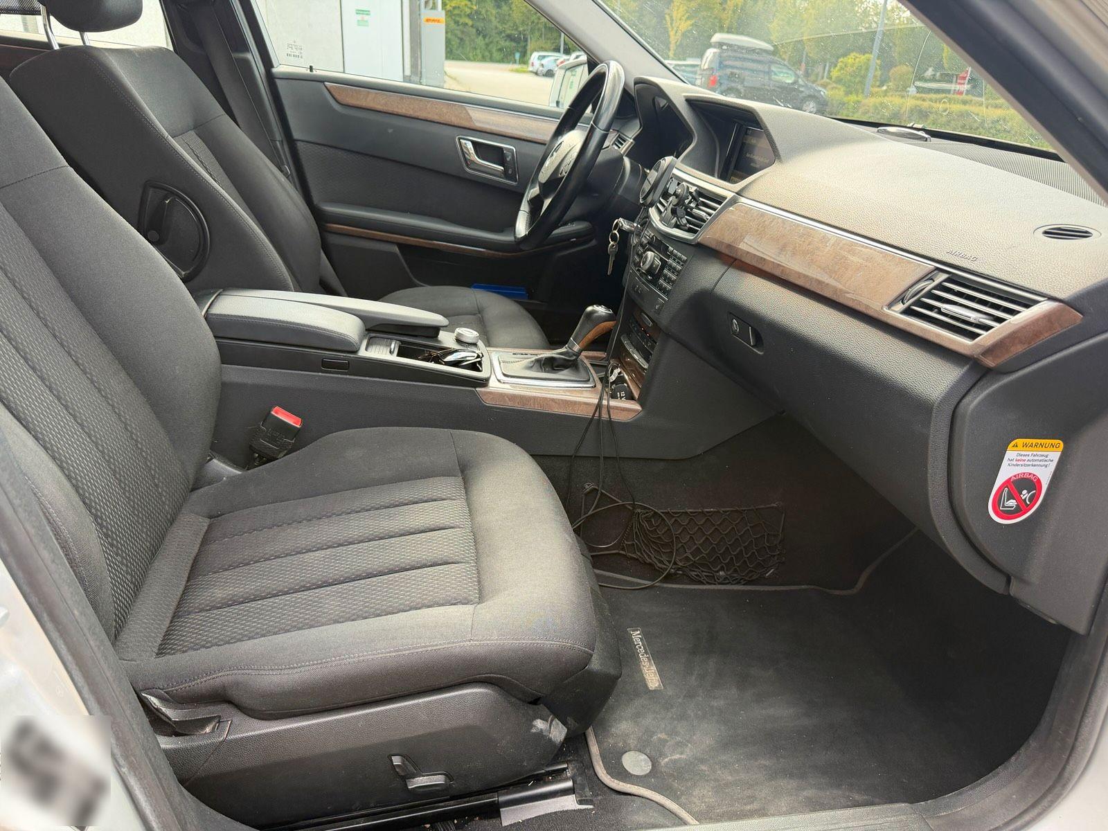 Mercedes-Benz E220 2011 — photo 5