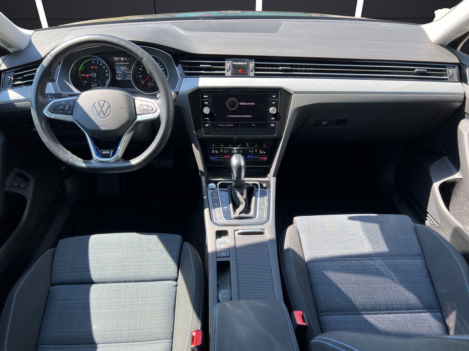 Fahrzeugabbildung Volkswagen Passat Variant GTE LED Navi ACC RFK SH LM