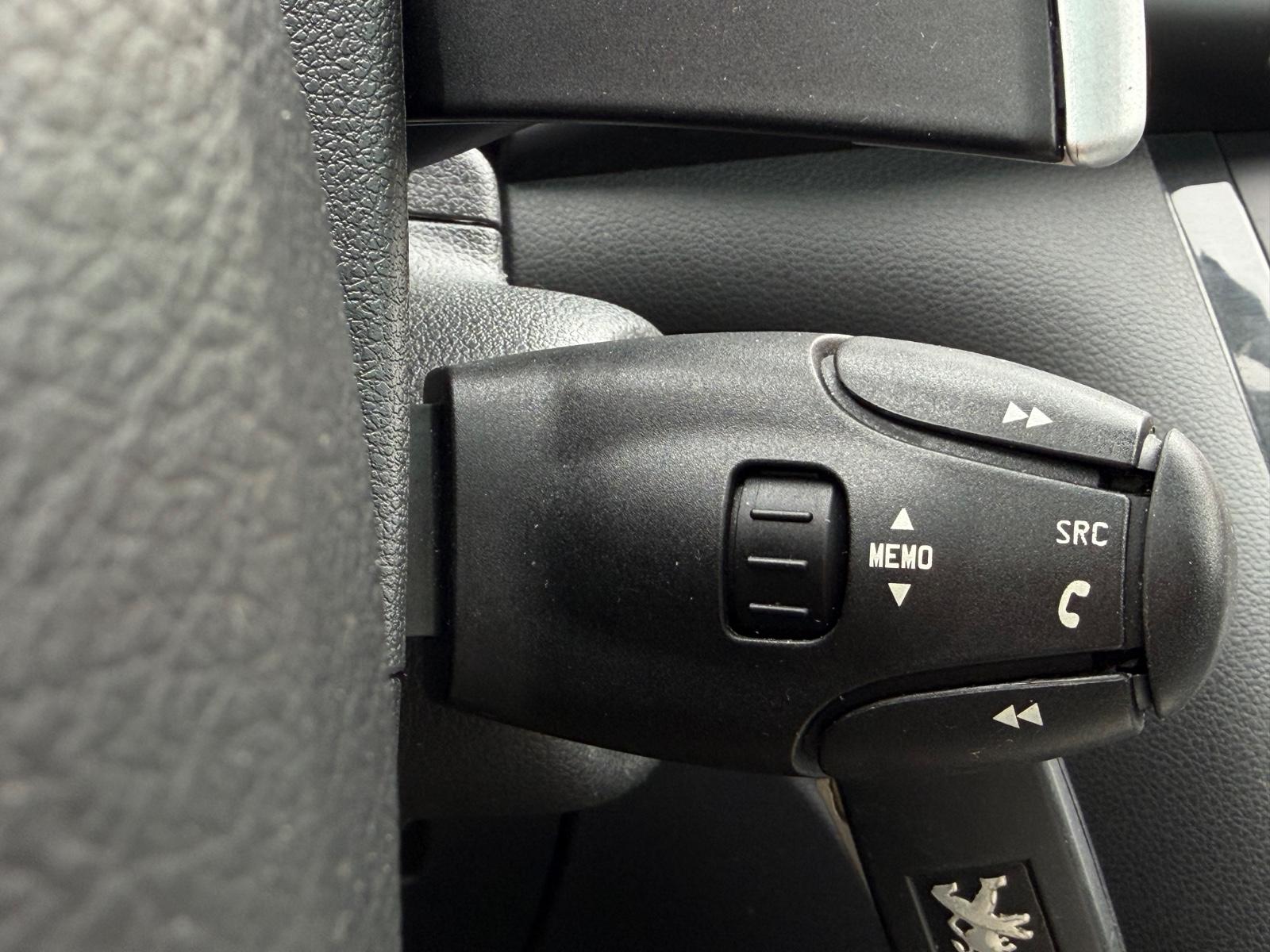 Peugeot 3008 1.6 HDI Allure Automatik Panorama Tempomat