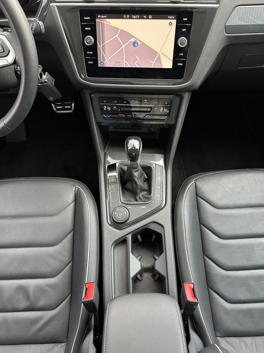 Fahrzeugabbildung Volkswagen Tiguan 2.0 TDI DSG Life 4Motion NAV+LED+ACC+AHK