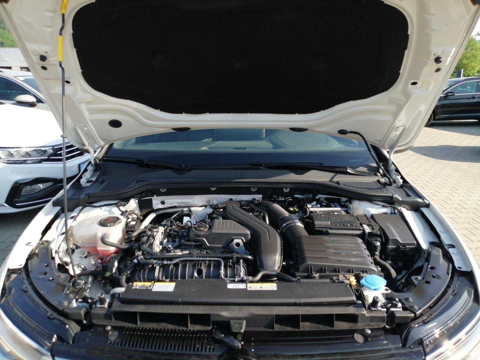 Volkswagen Golf VIII R-Line 1.5eTSI DSG / CarPlay, LED, RFK, миниатюра 8