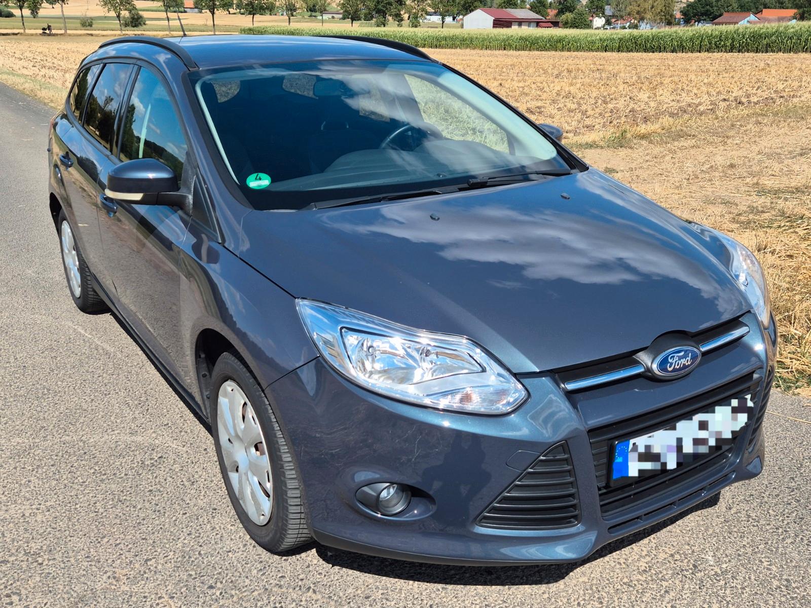Ford Focus 2011 — rear view