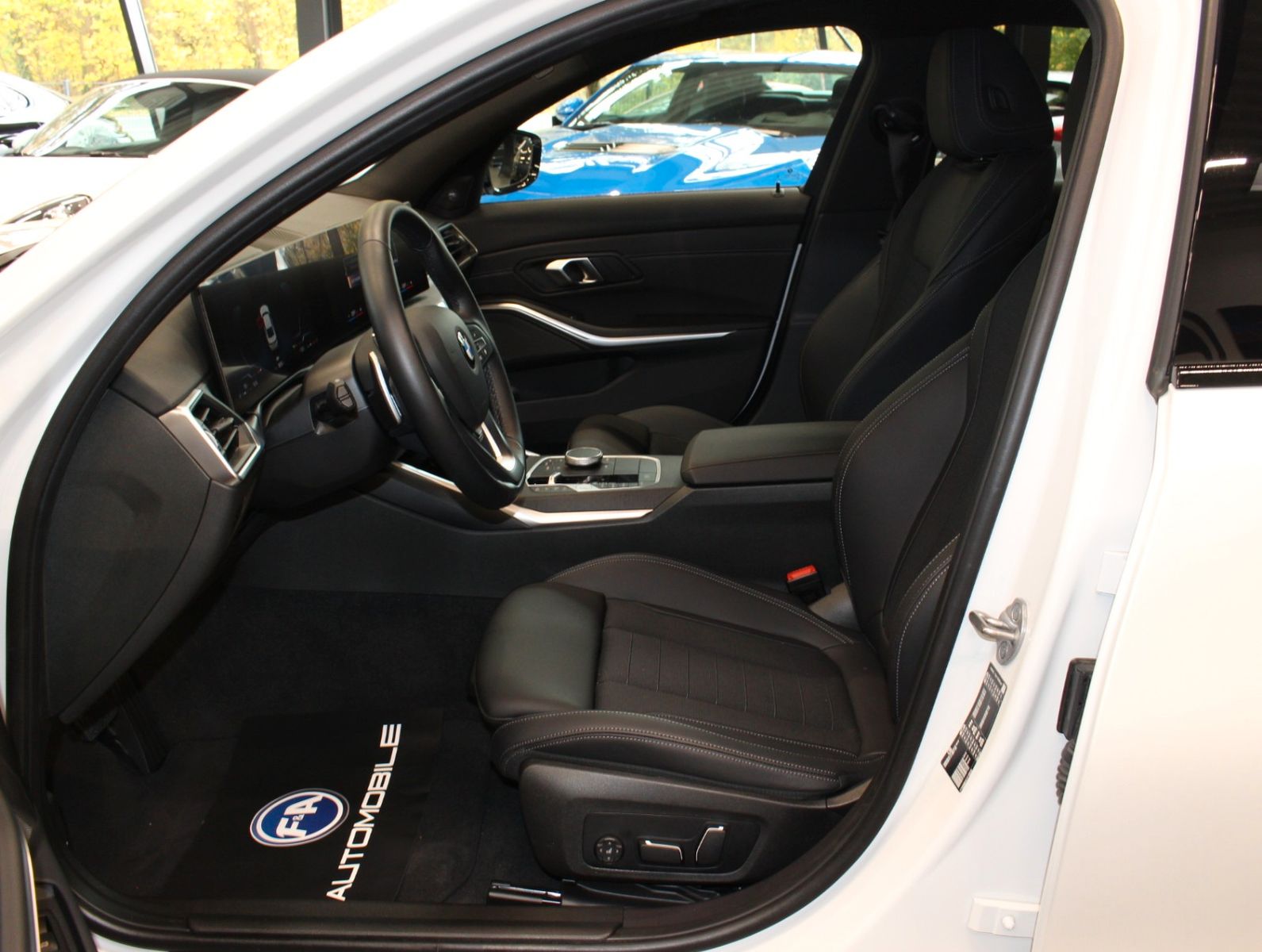 Fahrzeugabbildung BMW 320i LED*Standhzg*HUD*Memory*Harman Kardon