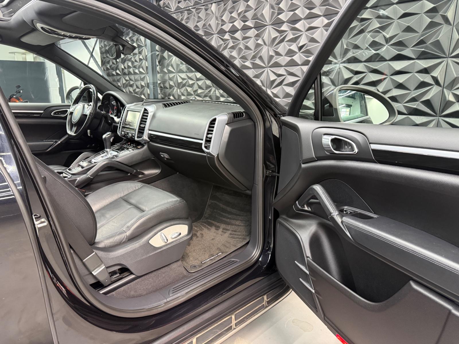 PORSCHE CAYENNE DIESEL 3.0 V6 245ch 4X4 - PNEUMATIQUE - TOIT PANORAMIQUE - CUIR - CAMÉRA DE RECUL - XÉNON