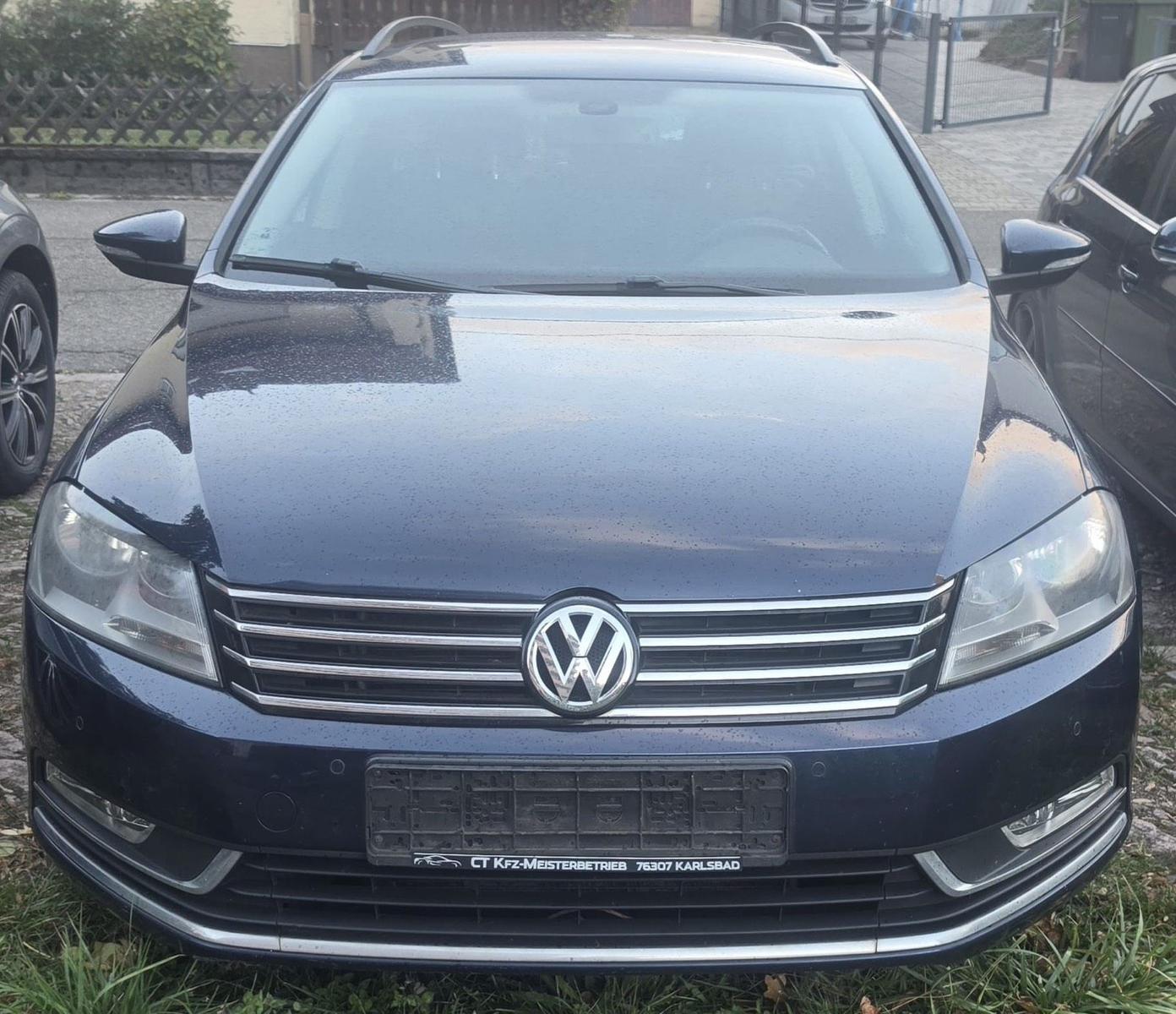 Volkswagen Passat 2012 — вигляд ззаду