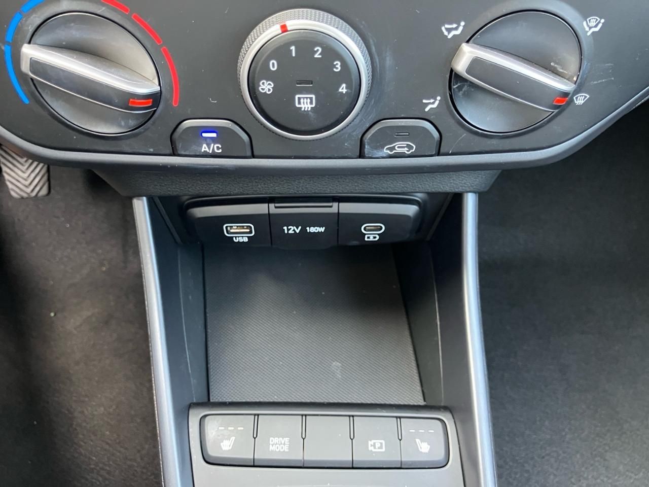 Fahrzeugabbildung Hyundai i20 TREND DynLicht Kam. LM Navi PDC SHZ SpurH