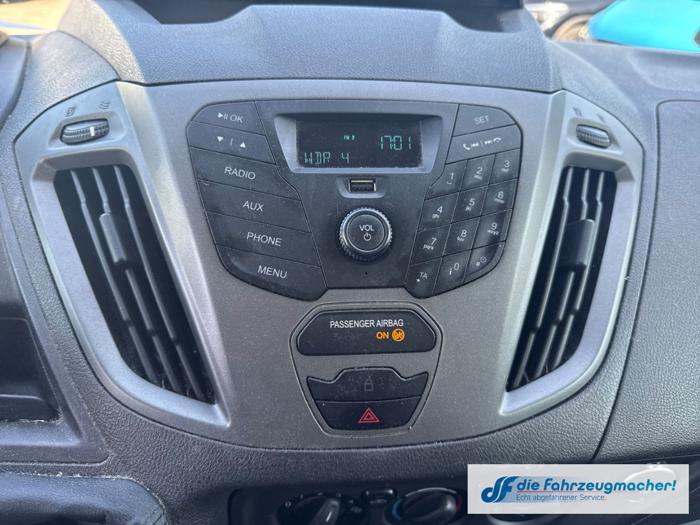 Fahrzeugabbildung Ford Transit Custom Kombi 300 L1 2.2 TDCi *5094 *EXPO