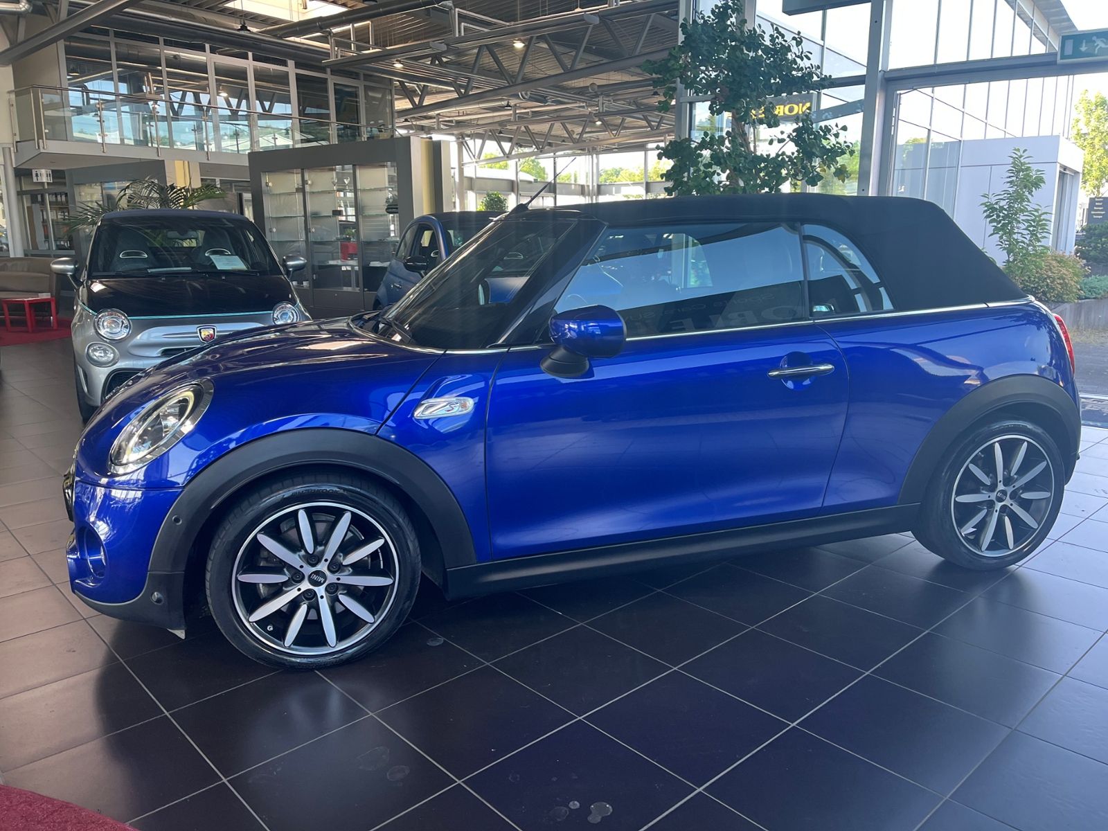 Fahrzeugabbildung MINI Cabrio Cooper S Chili LED NAVI ALU