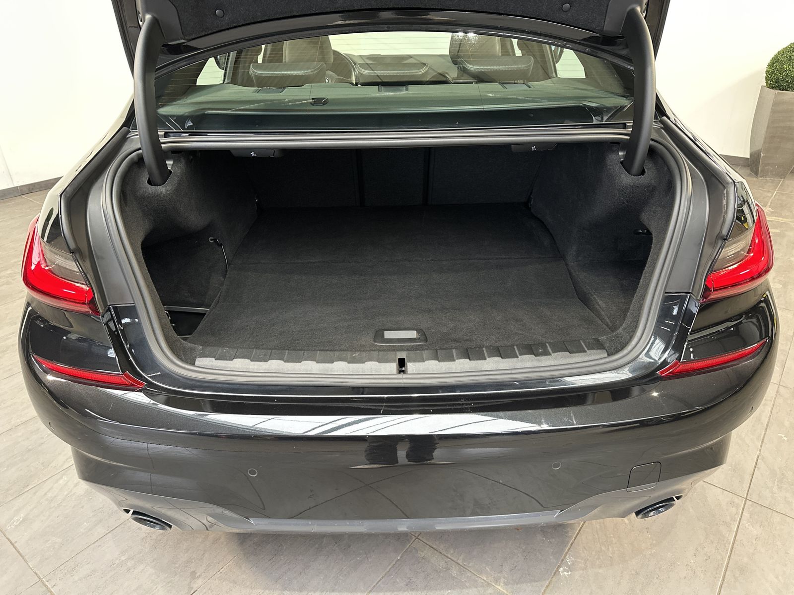 Fahrzeugabbildung BMW 330e xDrive M-Sport NAV+LASER+360°+HEAD-UP+19ZO