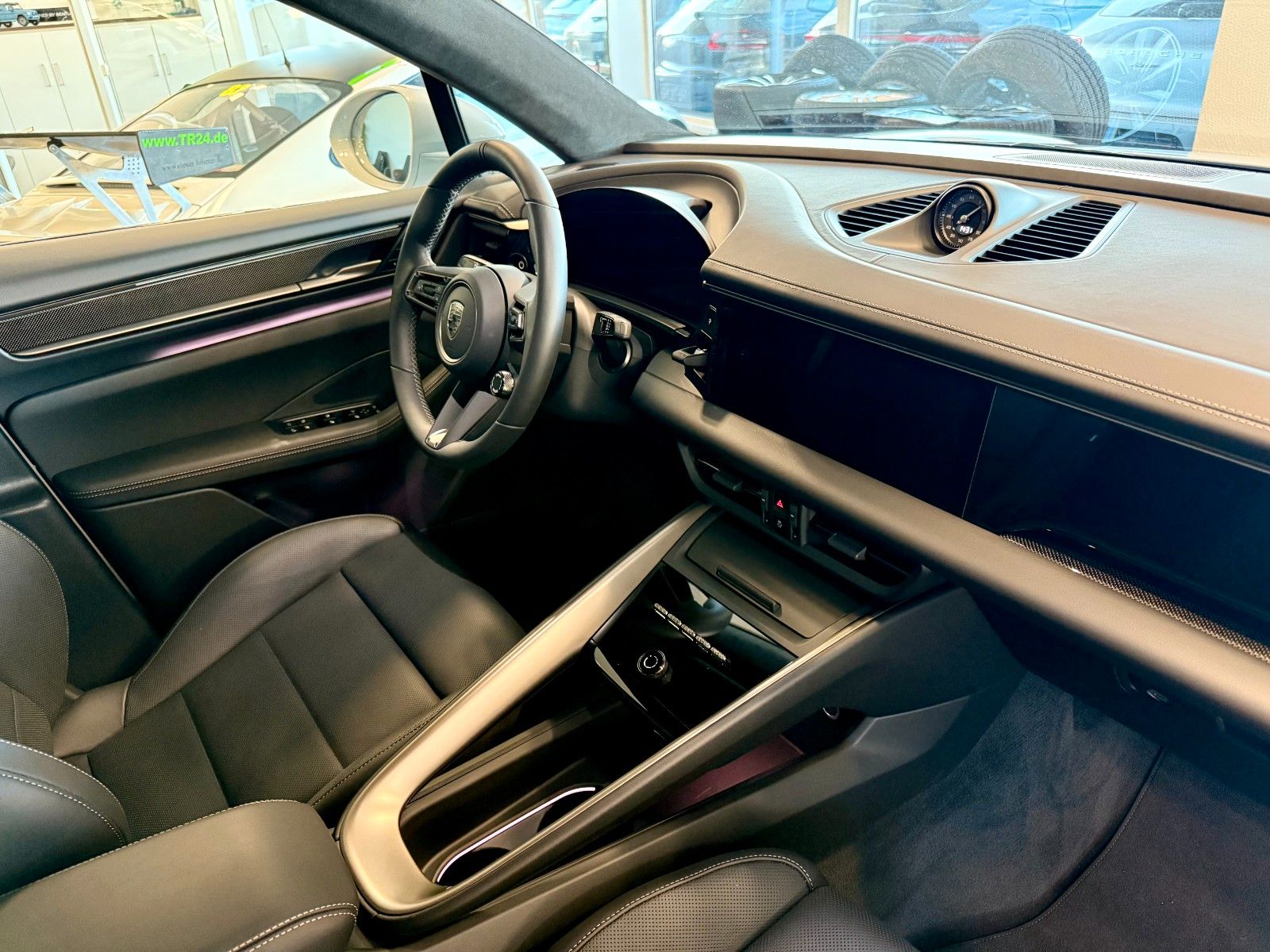 Fahrzeugabbildung Porsche Macan Turbo InnoDrive/OffroadDesign/SCP/Keyless