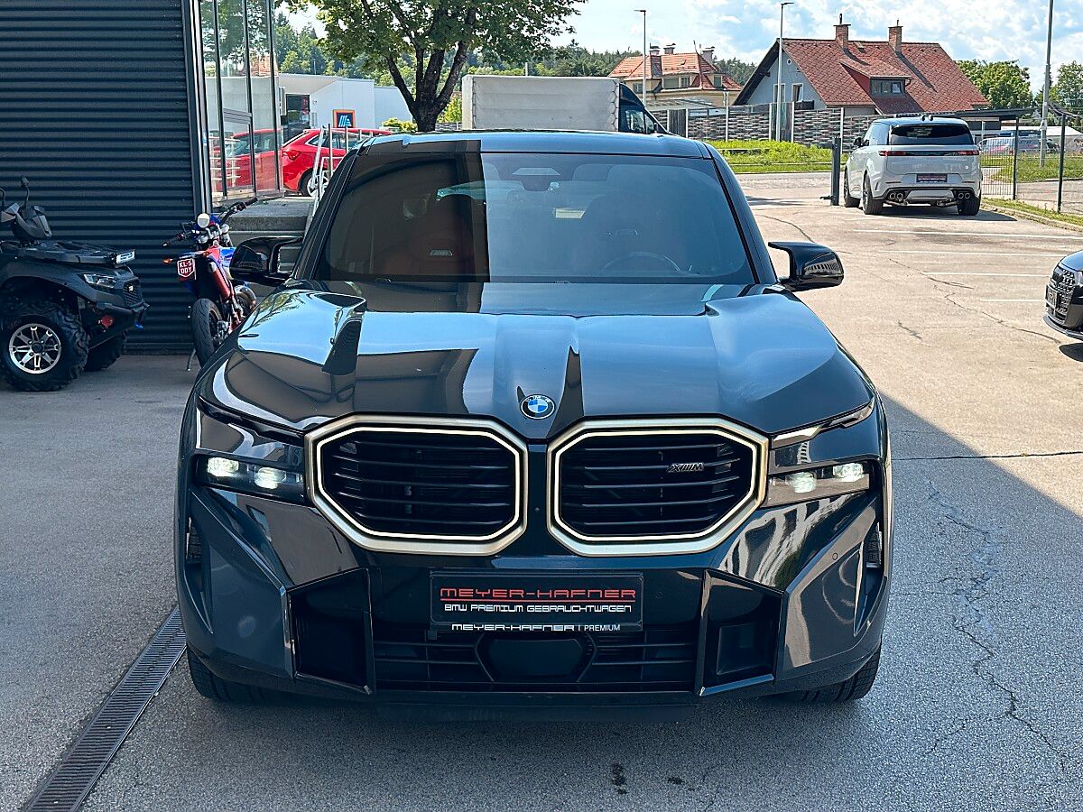 BMW XM V8 Aut. / AHK / B&W / Iconic Glow / Soft C... imagem 3