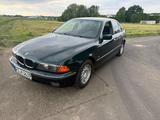 BMW 528i E39 - BMW 528: E39 528i