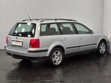 Volkswagen Passat 1.6 Kombi AHK Klima Alufelgen TÜV 10/27 - Volkswagen Passat aus 1998: Kombi