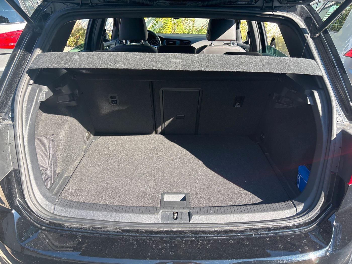 Volkswagen Golf GTI Performance 230 PS · Leder · Pano · Nav