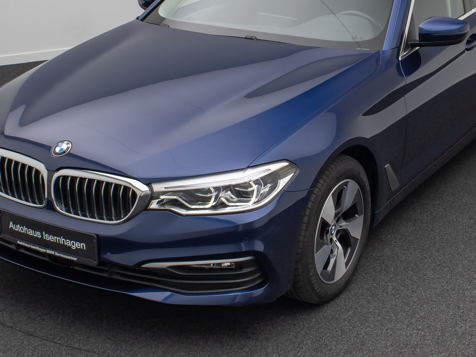 Fahrzeugabbildung BMW 520d Kamera DAB Stop&Go AHK Alarm Fernlichtassis