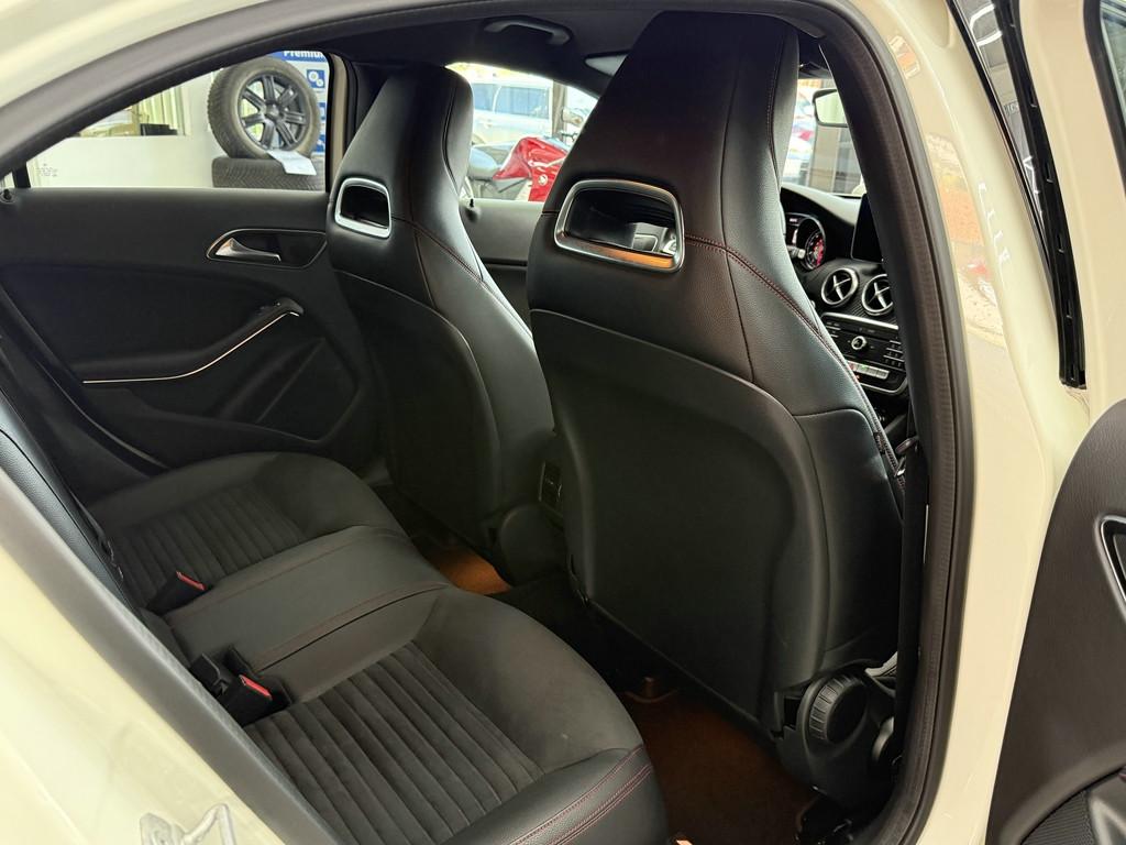 Mercedes-Benz A 200 CGI AMG Line, LED, Leder, Navi, 7G, Kamera