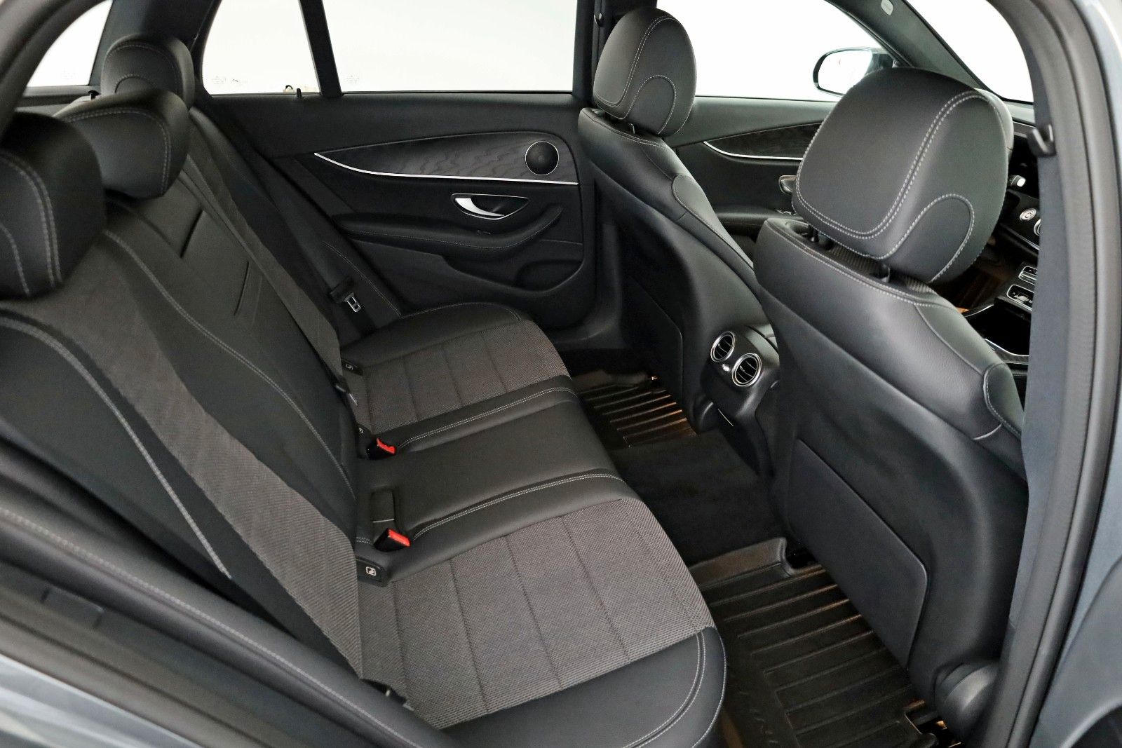 Fahrzeugabbildung Mercedes-Benz E 220 d 4M All-Terrain,Kamera,Navi,SH,AHK, SR+WR