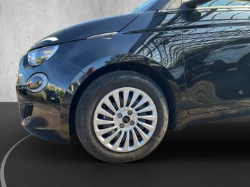 Fiat 500e Action 23,8 kWh Klima+SHZ+Carplay