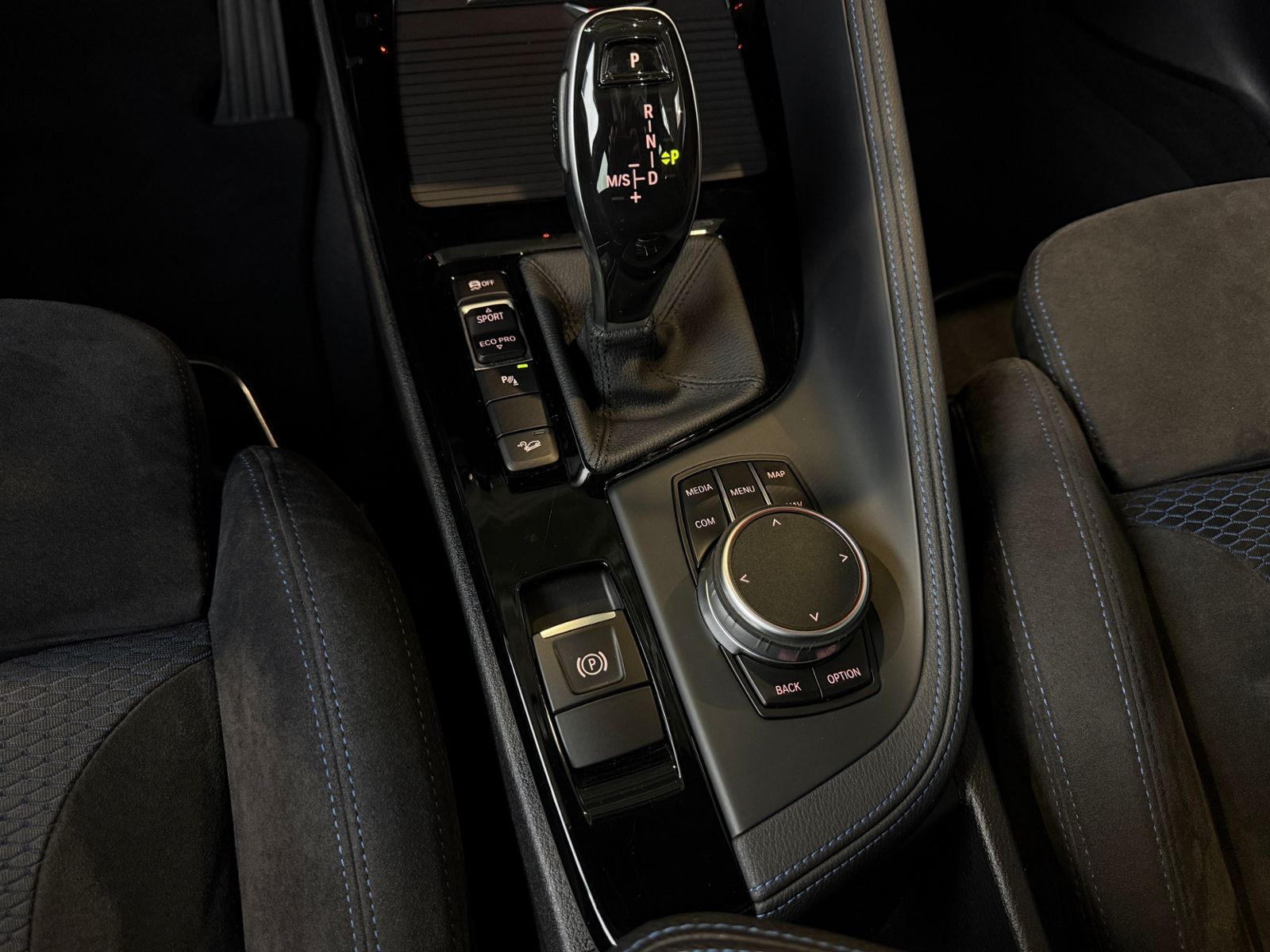 Fahrzeugabbildung BMW X1 xDrive 20 i M Sport PANO AHK HUD LED