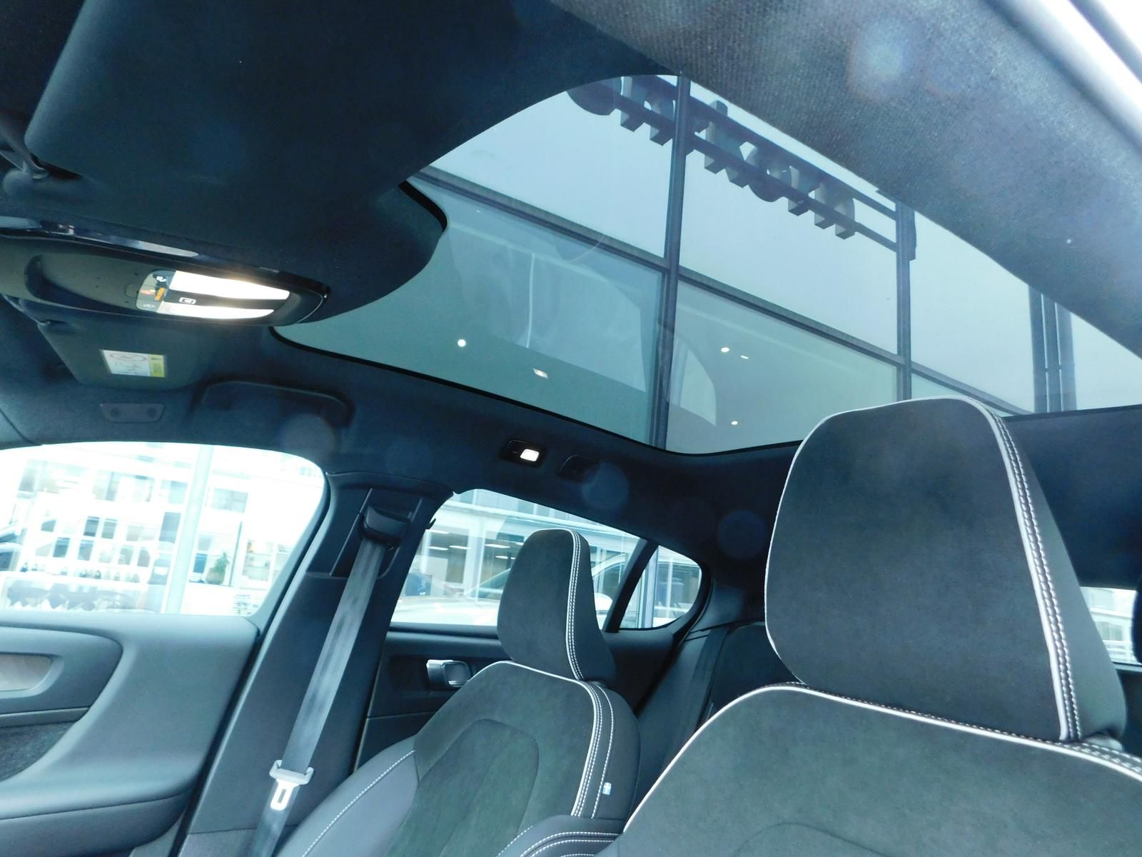 Fahrzeugabbildung Volvo C40 Recharge Twin Motor Ultimate AWD