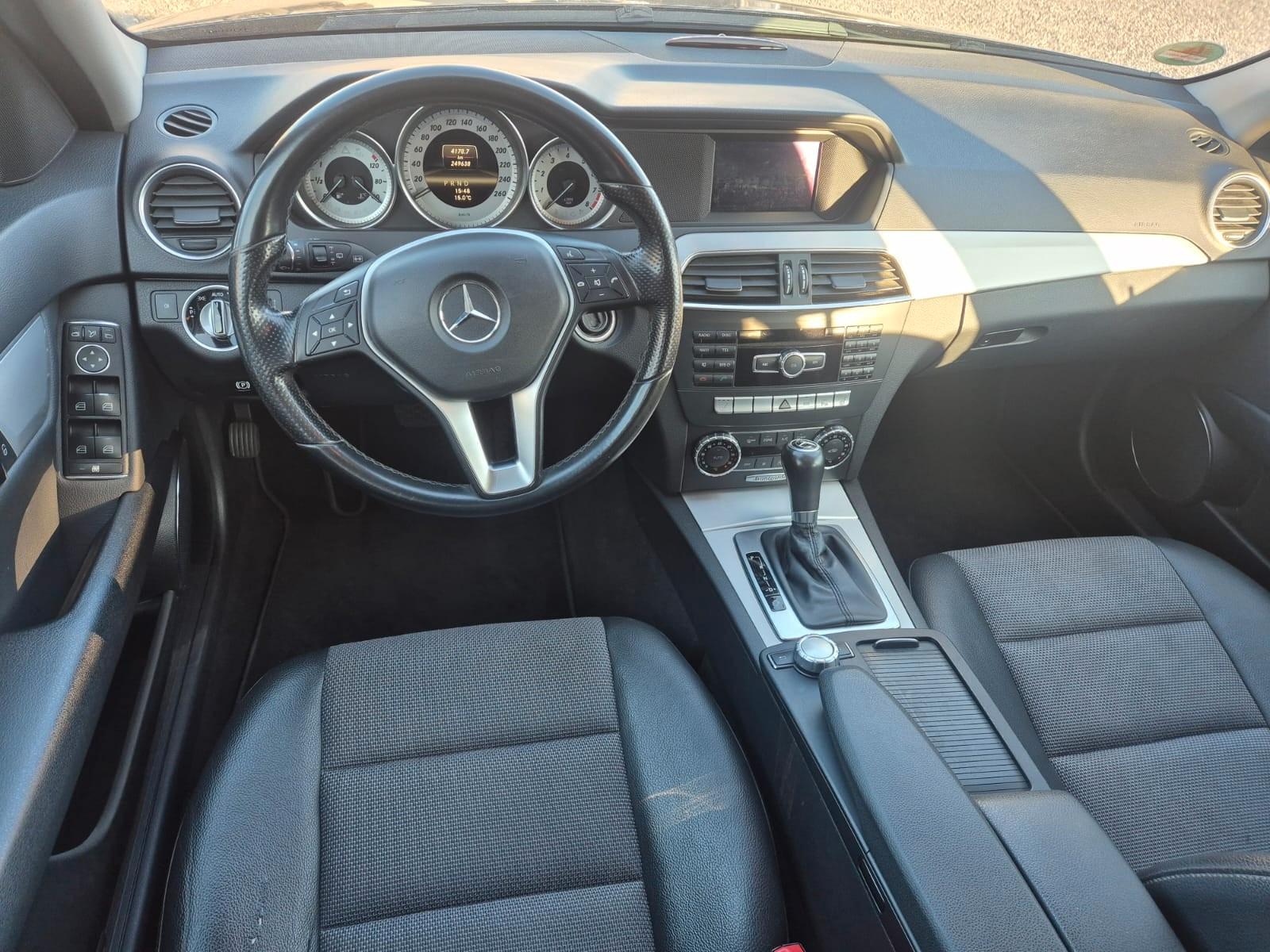 Mercedes-Benz C180 2012 — photo 9