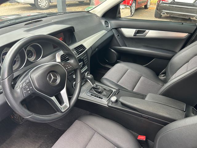 Fahrzeugabbildung Mercedes-Benz C 180 Avantgarde Auto.+AHK+Navi+Xenon+Teilleder+