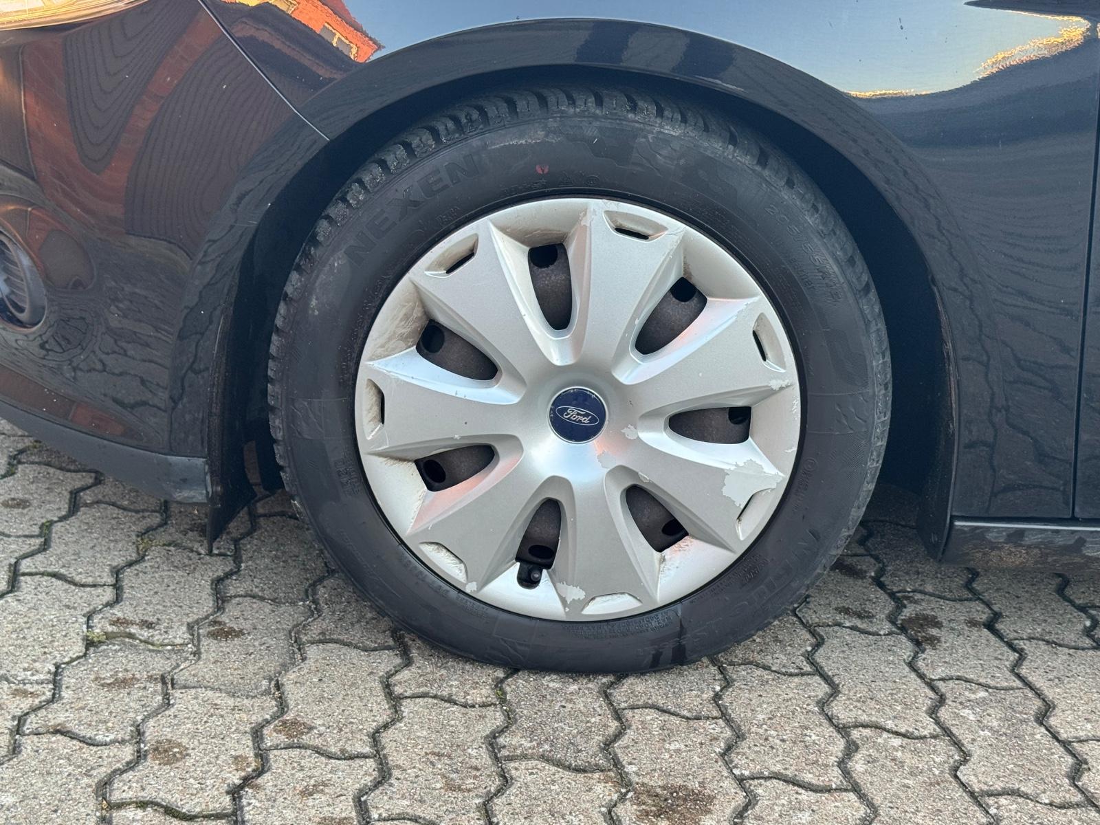 Ford Focus 2012 — photo 18