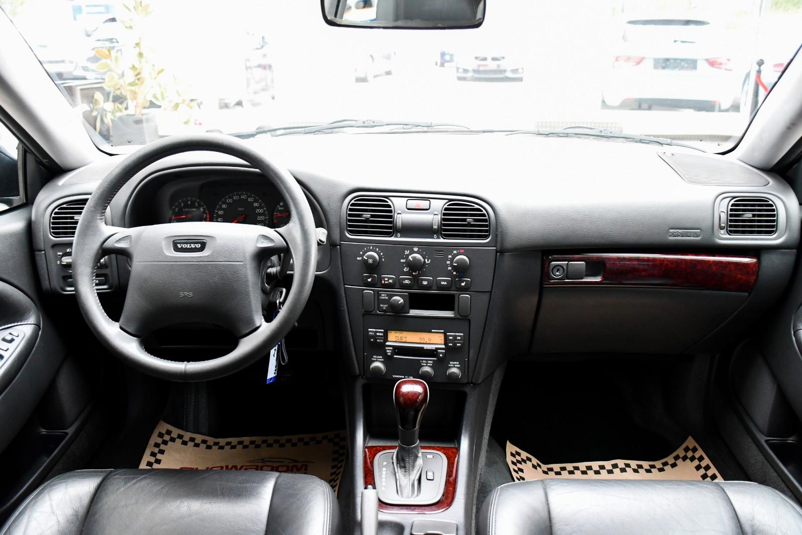Volvo V40 2.0 165 ch • BVA • Cuir • Sièges chauffants • Climatisation