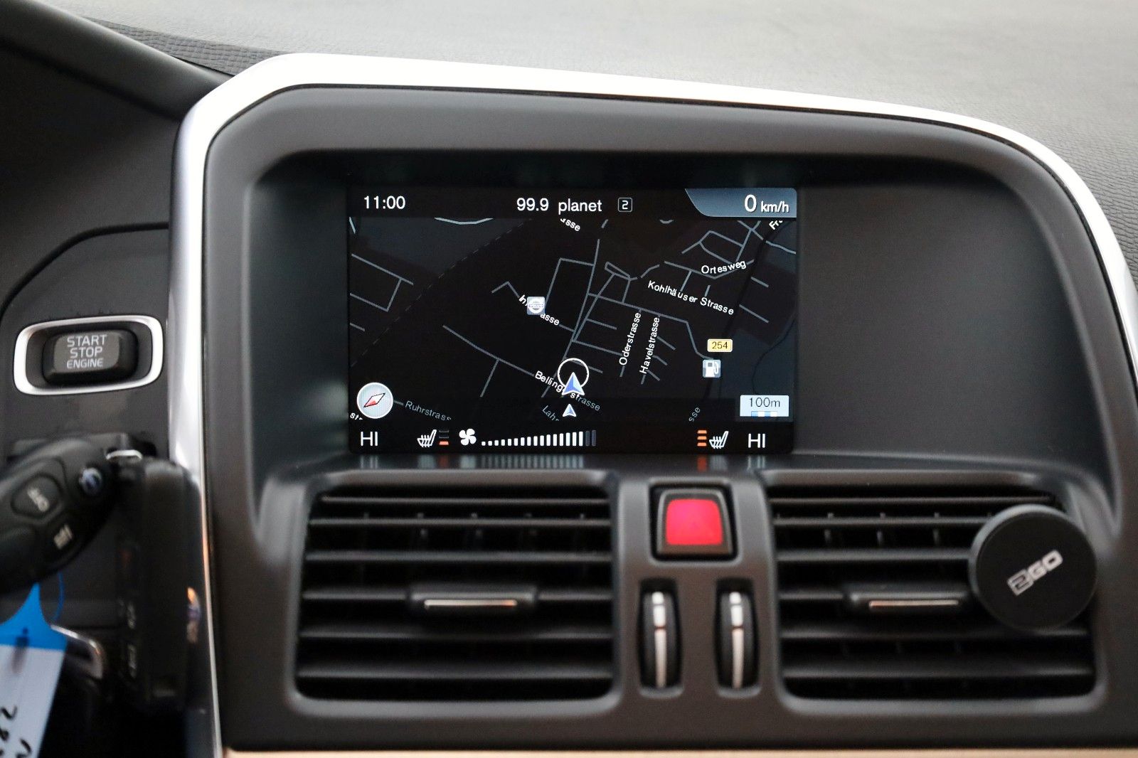 Fahrzeugabbildung Volvo XC60 D5 Momentum AWD Navi,Xenon,Kamera,SH,PDC