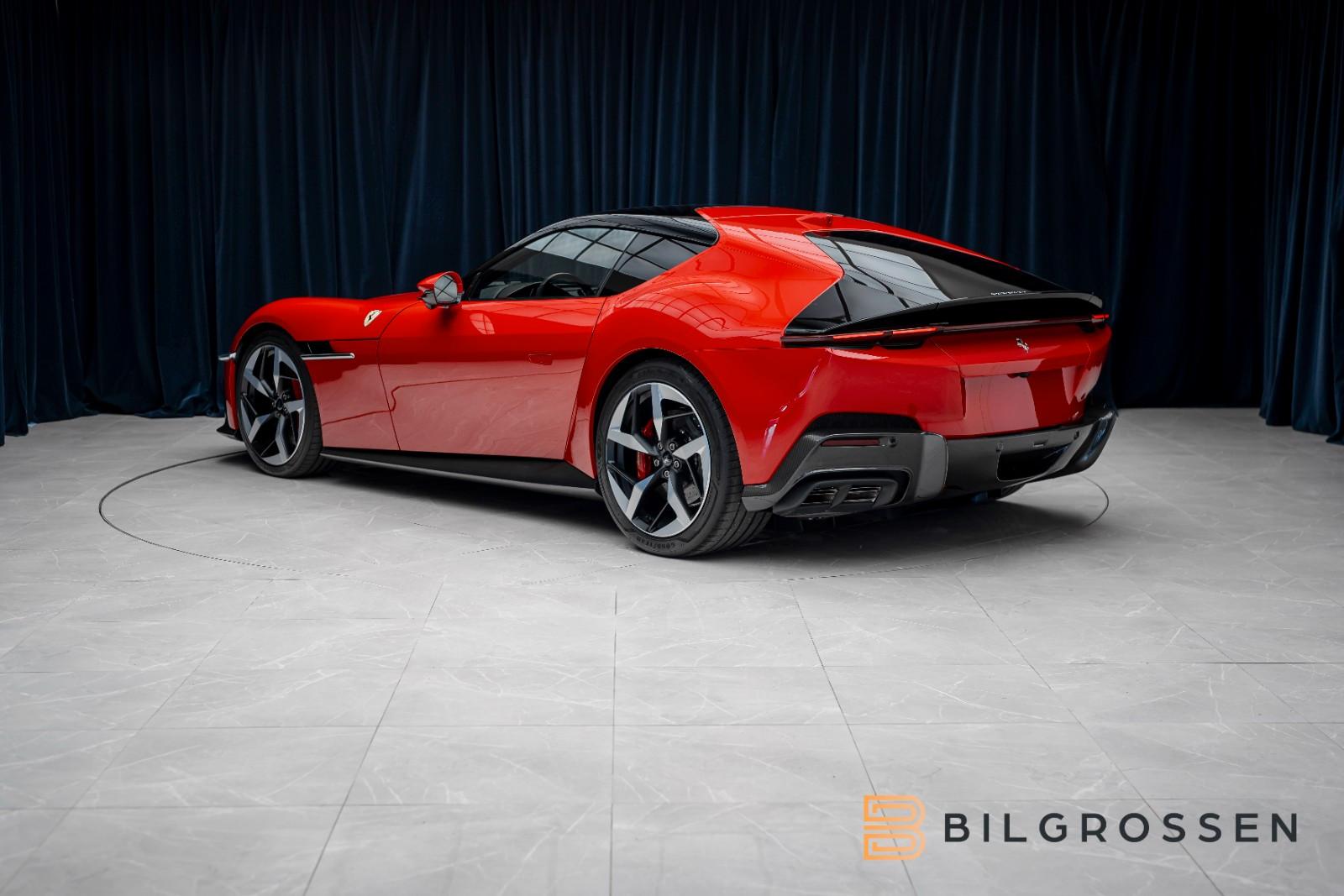 Ferrari Coupe 6.5 V12 CARBON LIFT PASSENGER DISPLAY