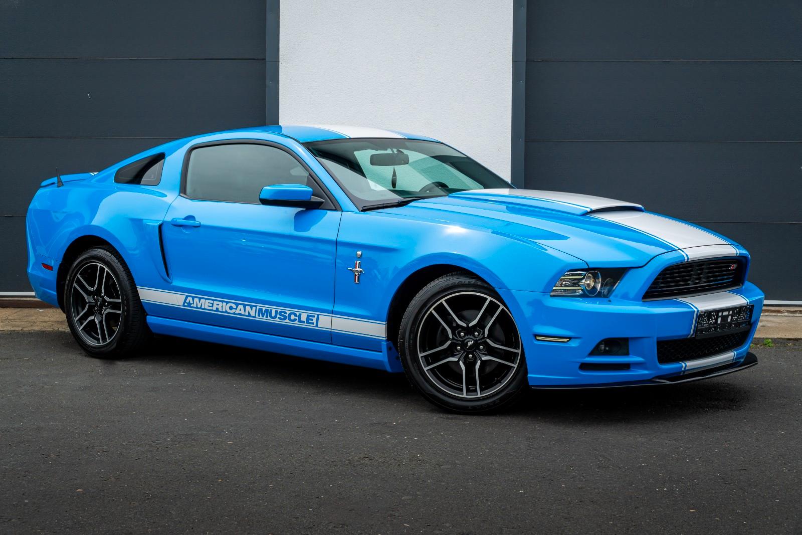 Ford Mustang V6 3,7 -KLIMA/SCHALT/LEDER/SHZ/XENON/R18