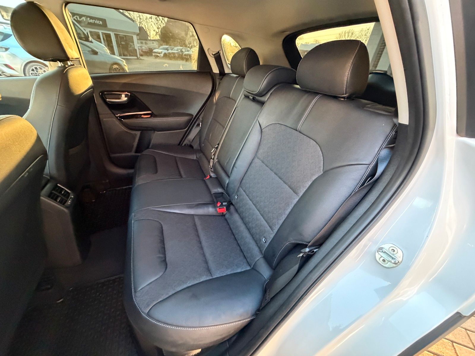 Fahrzeugabbildung Kia Niro Vision Plug-in Hybrid Navigation Style Pake