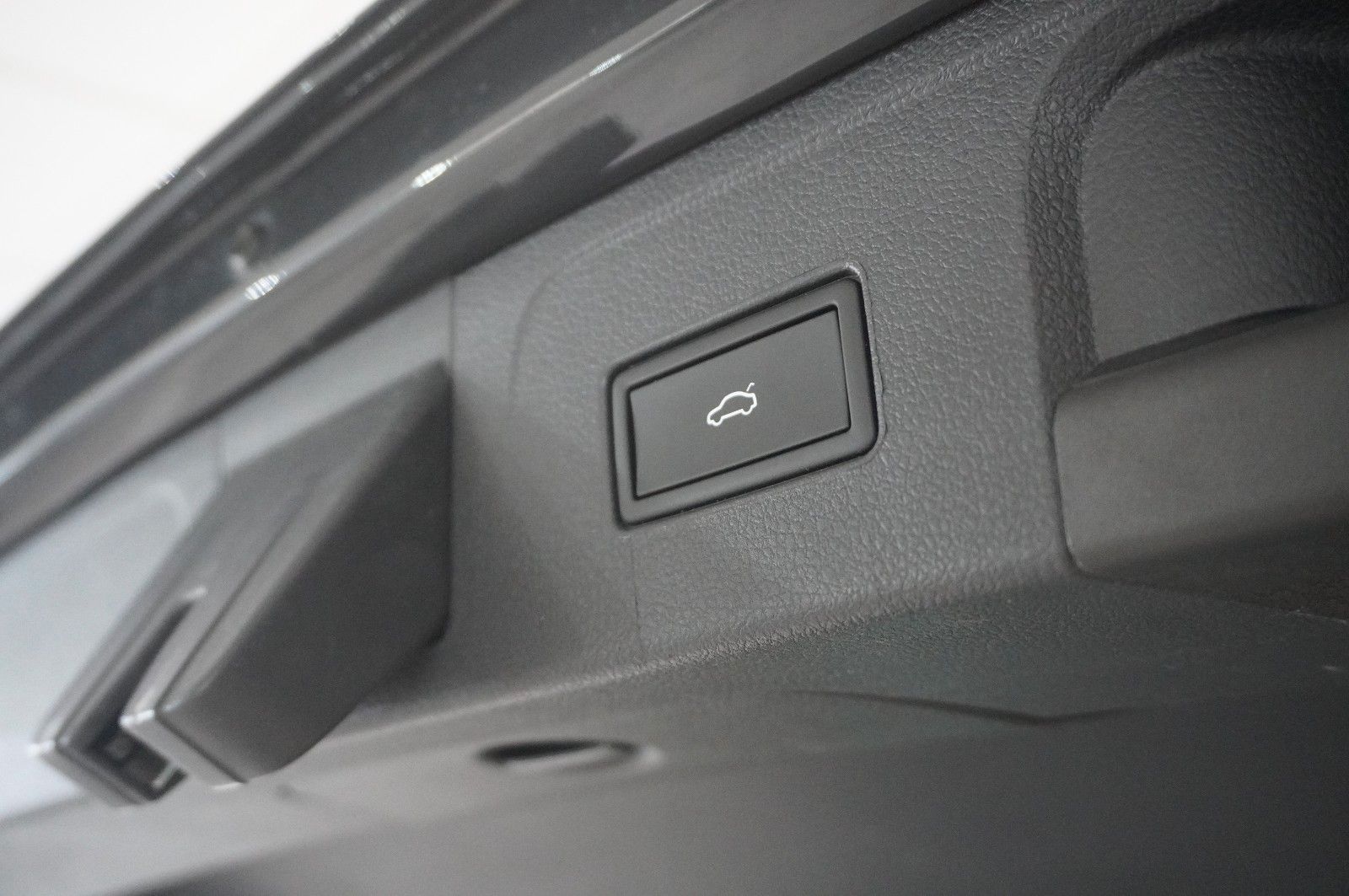 Fahrzeugabbildung Volkswagen Passat Var. 2.0D BUSINESS DSG NAVI/LED/KAMERA/SH