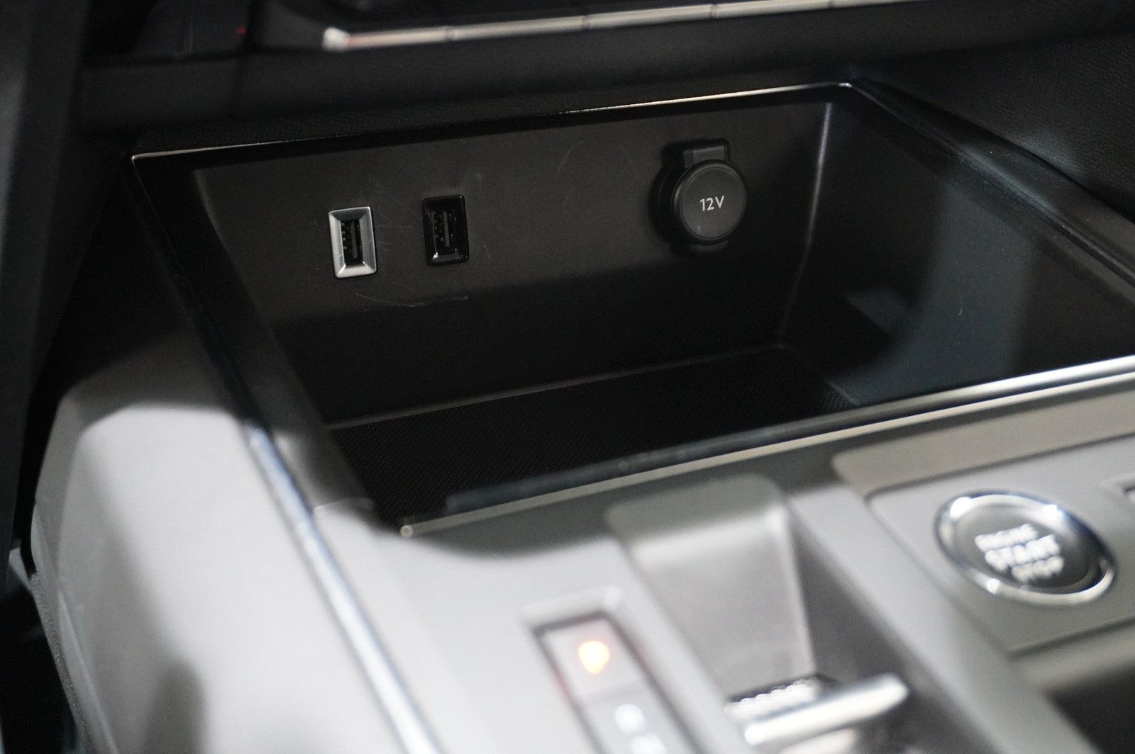 Fahrzeugabbildung Citroën C5 Aircross 1.2T SHINE EAT-8 NAVI/LED/KAMERA/SH