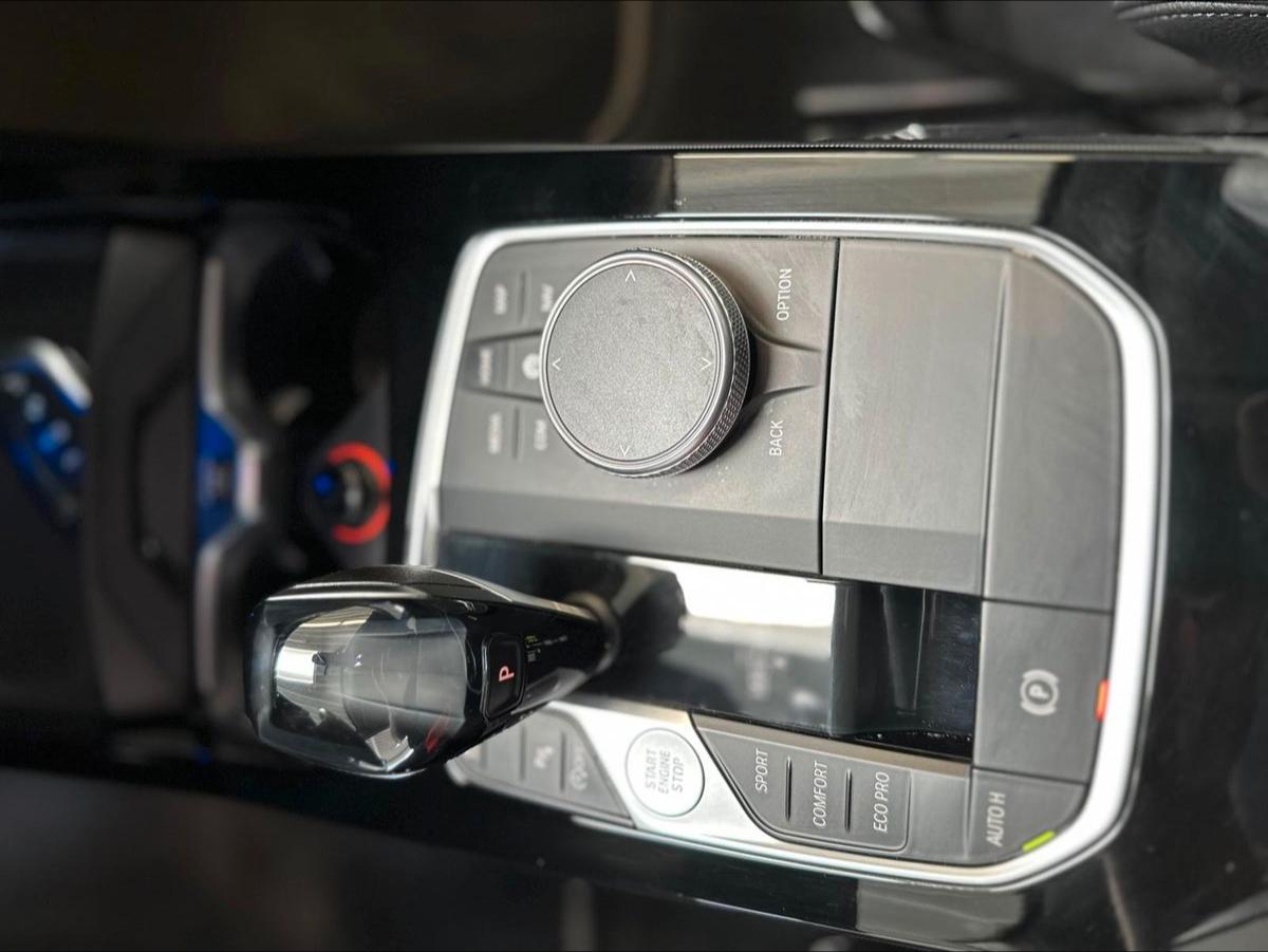 BMW 118i 1 Limousine Navi HeadUp Sport Line 8fach