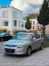 Hyundai i30 mit Anhängerkupplung und volle... - Hyundai i30 mit Benzin-Antrieb: Kleinwagen, Automatik