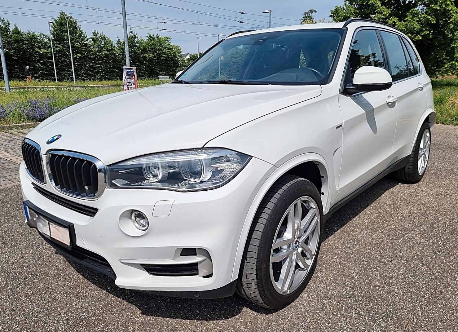 BMW X5 xDrive 30 d Leder LED AHK  Standheizung