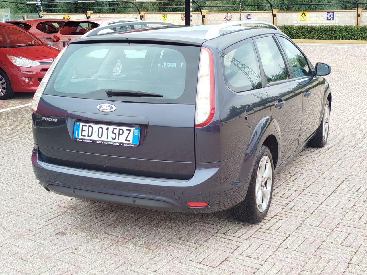 Ford Focus 2010 — photo 7