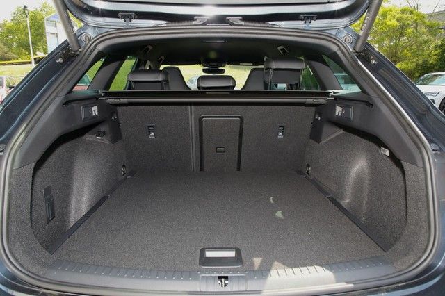 Fahrzeugabbildung SEAT Leon Sportstourer ACC NAVI LED