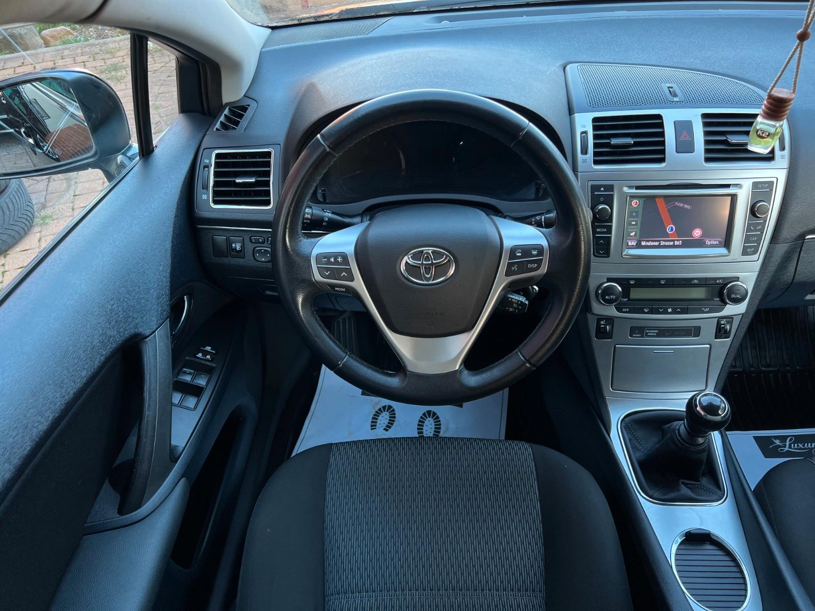 Toyota Avensis 2012 — photo 12
