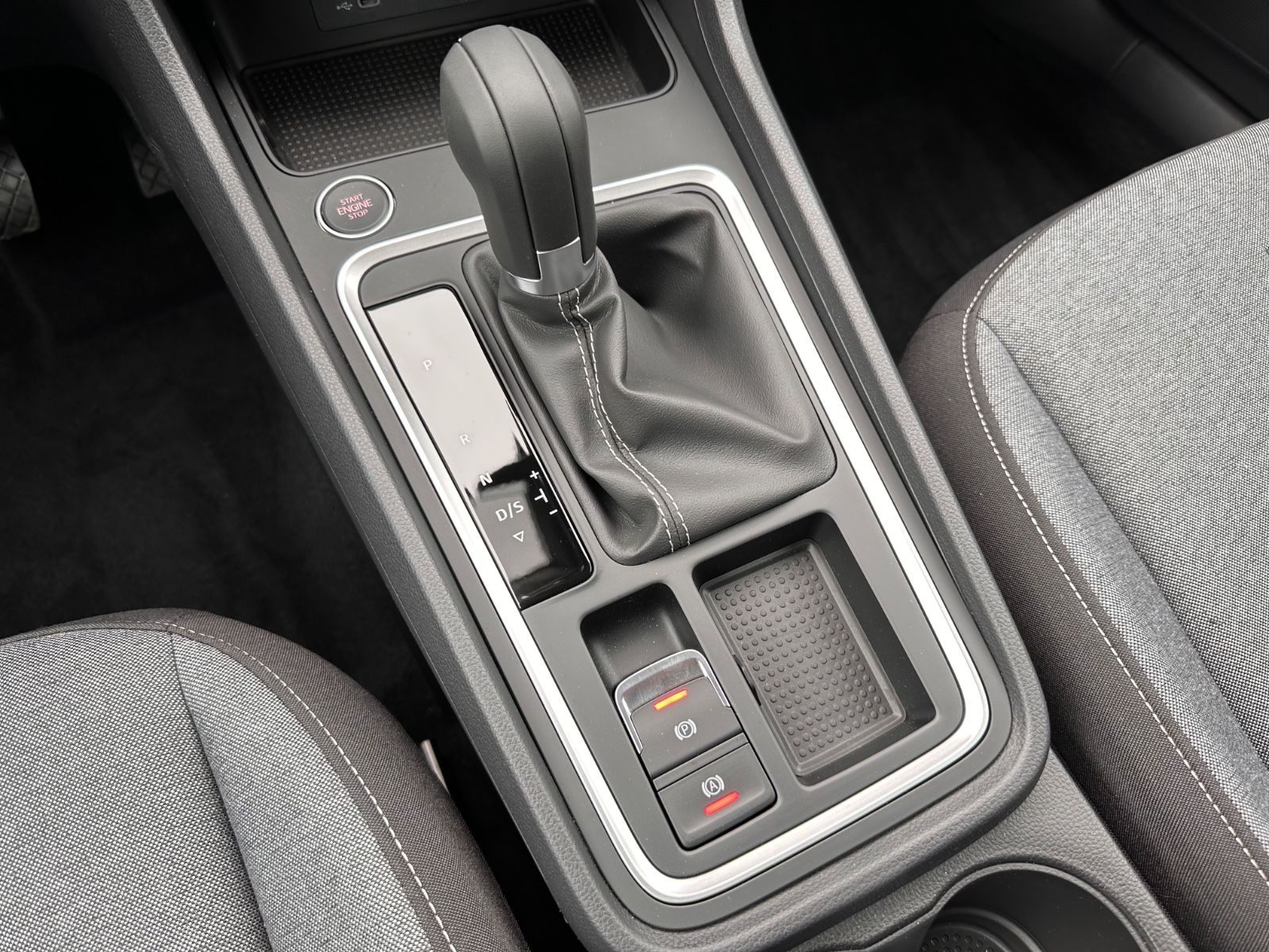 Fahrzeugabbildung SEAT Ateca 1.5 TSI Style DSG AHK/Navi/ACC/LED/SHZ/APP