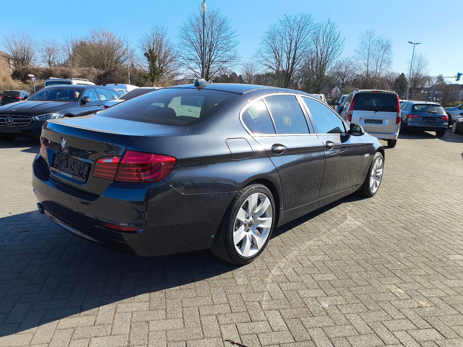 BMW 520 i,LEDER,HEADUP DISPLAY,KLIMA,NAVI,ALU